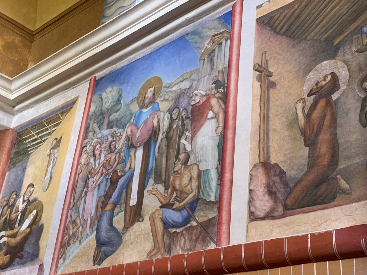 We will only show one of the frescoes in detail, so you can see the powerful symbolism of the bad guys in red, white and green..