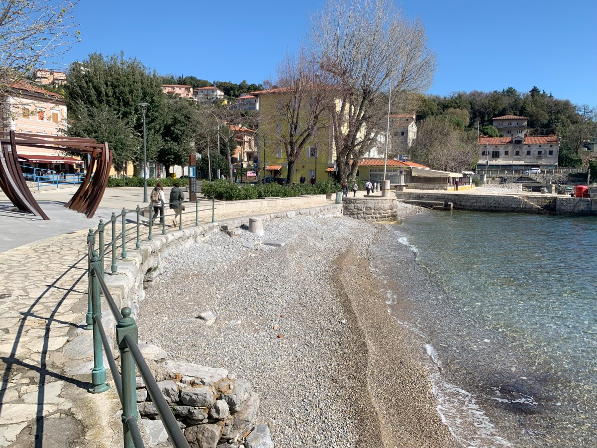 lots of little pebble beaches and little villages on the way..