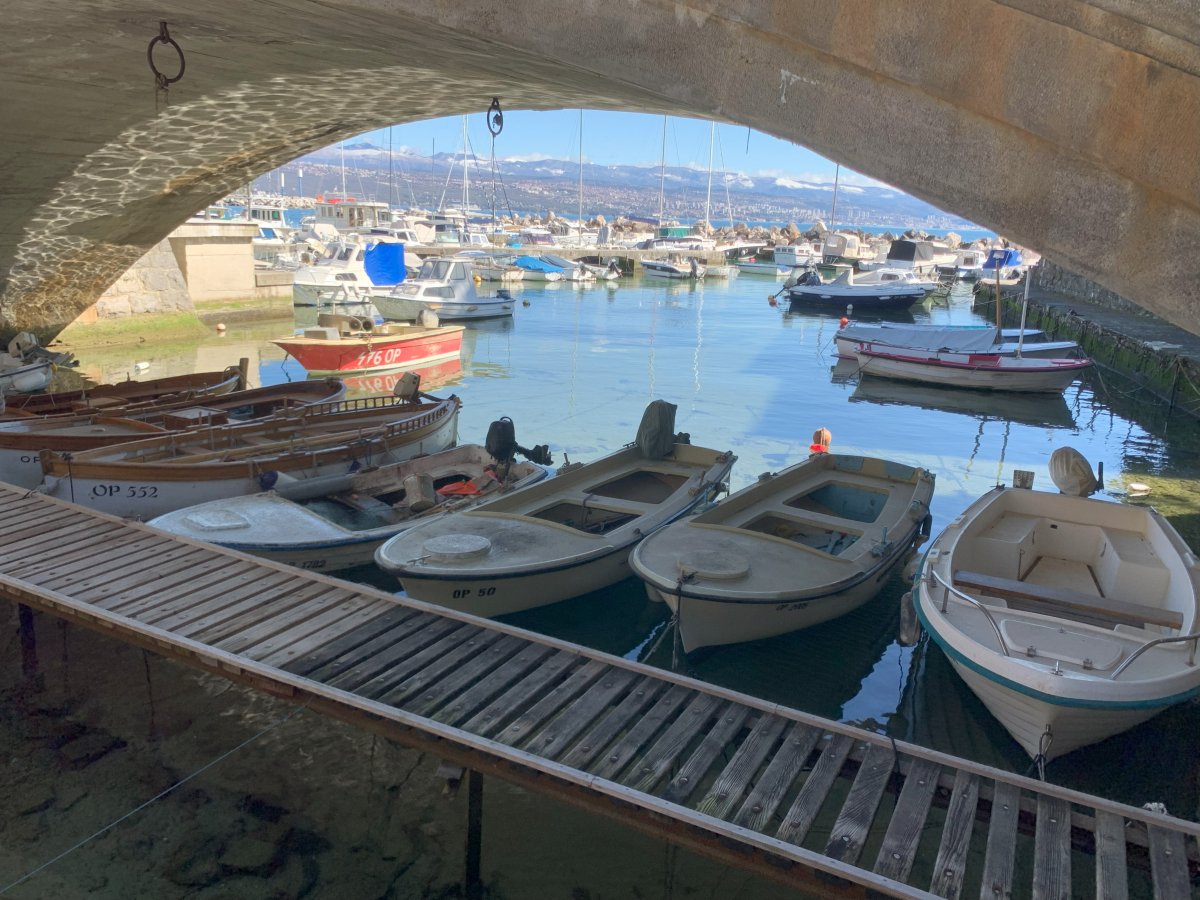 picture this scene along the Lungomare..