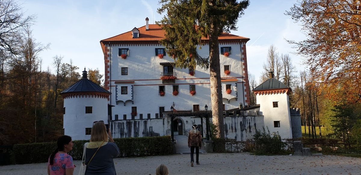 this is some entrance to just one of Slovenia's many, many secret castles.. this is some entrance to just one of Slovenia's many, many secret castles..