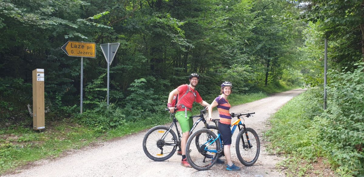 we met two Lodge guests cycling around the lake..