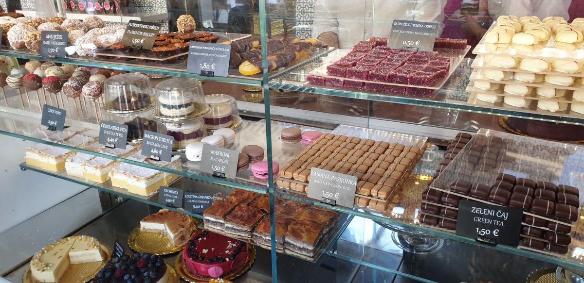 yummy yummy yummy lots of cakes in my tummy.. just over the other side of the 3 Bridges in the centre of Ljubbly jubbly Ljubljana.. yummy yummy yummy lots of cakes in my tummy.. just over the other side of the 3 Bridges in the centre of Ljubbly jubbly Ljubljana..