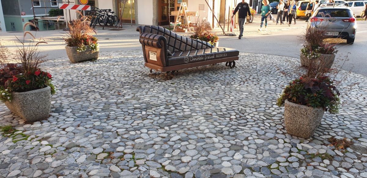 what better to way than to advertise your chocolate festival than with a choccy sofa! what better to way than to advertise your chocolate festival than with a choccy sofa!