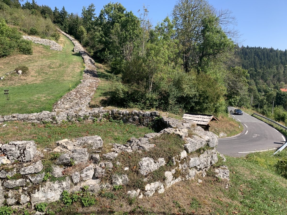 See how this giant Roman fortress completely sealed the road to Rome from Ljubljana.. See how this giant Roman fortress completely sealed the road to Rome from Ljubljana..