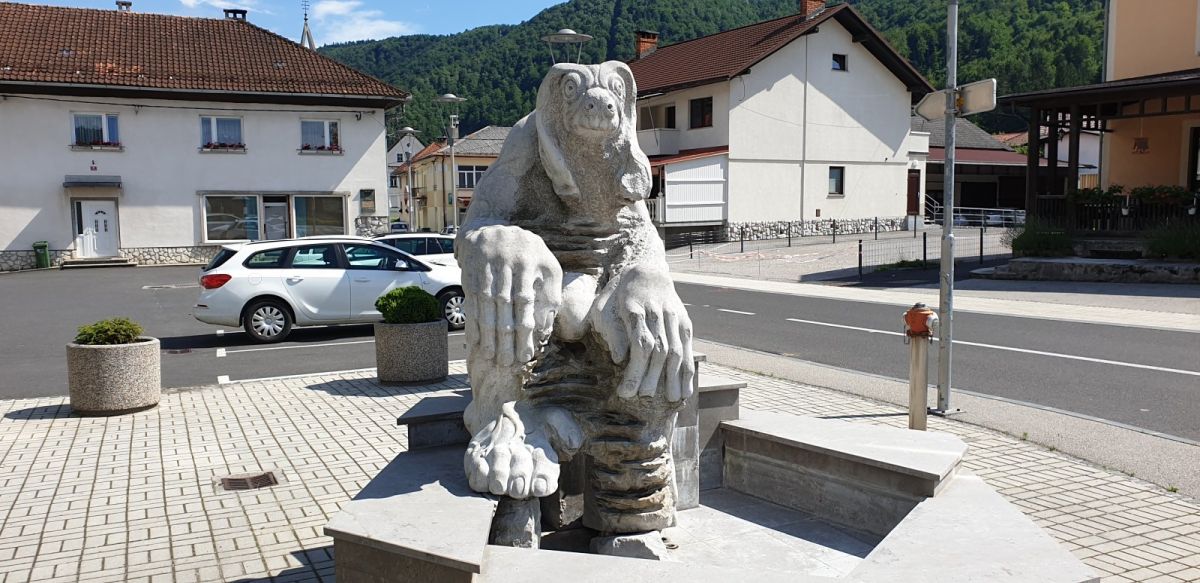 introducing the DogFrog statue, commemorating another Slovenian folktale.. introducing the DogFrog statue, commemorating another Slovenian folktale..