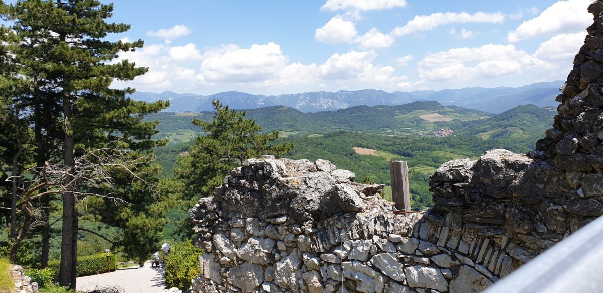 fantastic views from the back of the hill top.. fantastic views from the back of the hill top..