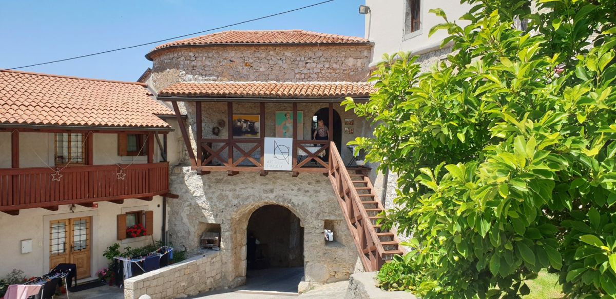 there is a lovely local arts souvenir shop above the main entrance gate.. there is a lovely local arts souvenir shop above the main entrance gate..