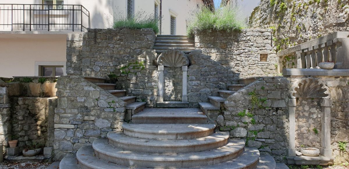 this is a really pretty little town to stroll around and check details.. this is a really pretty little town to stroll around and check details..