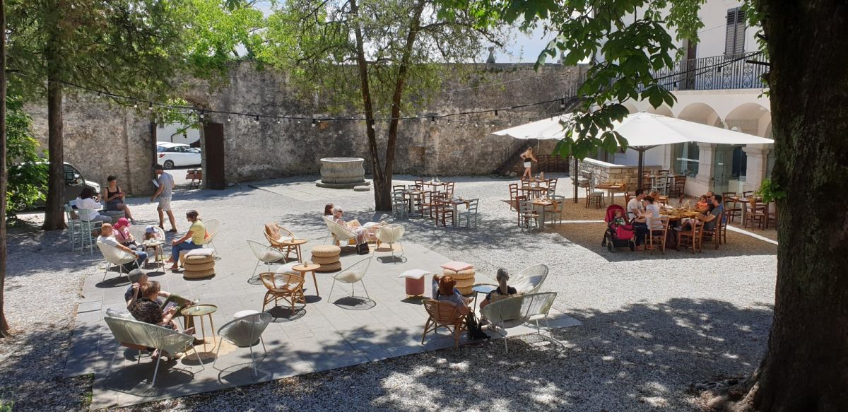 Defensive wall and courtyard for the only restaurant in town.. Defensive wall and courtyard for the only restaurant in town..