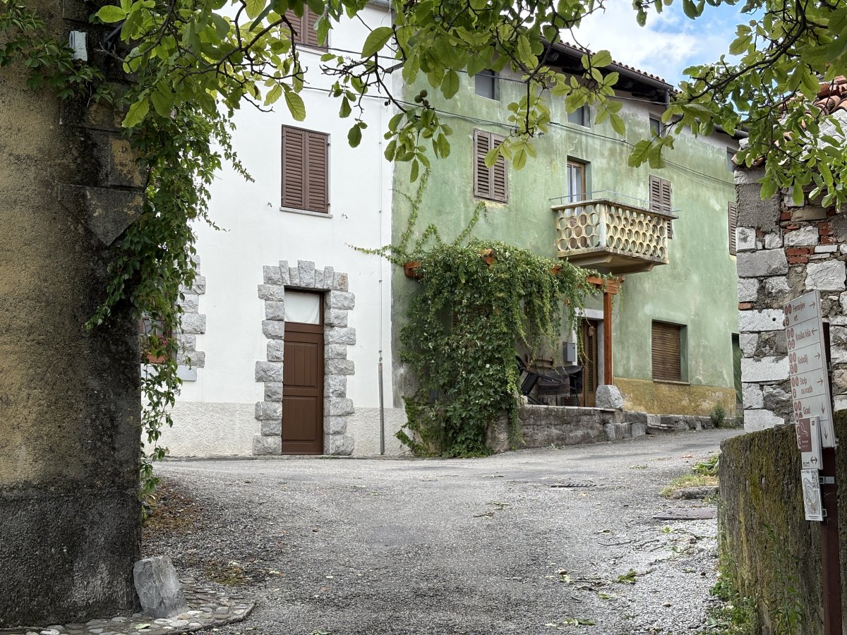 Strong Mediterranean, Medieval look and a Yugoslavian looking concrete balcony, perfect for storing large bottles of wine.. Strong Mediterranean, Medieval look and a Yugoslavian looking concrete balcony, perfect for storing large bottles of wine..