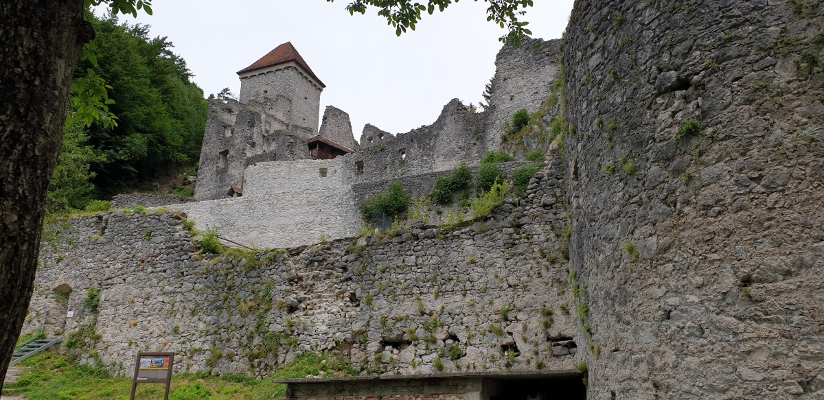 explore amazing Kamen castle..