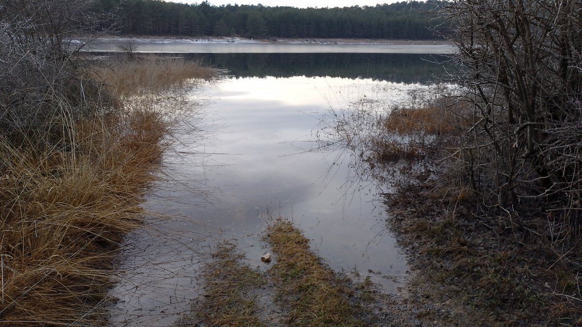 end of the road and start of the lake.. end of the road and start of the lake..