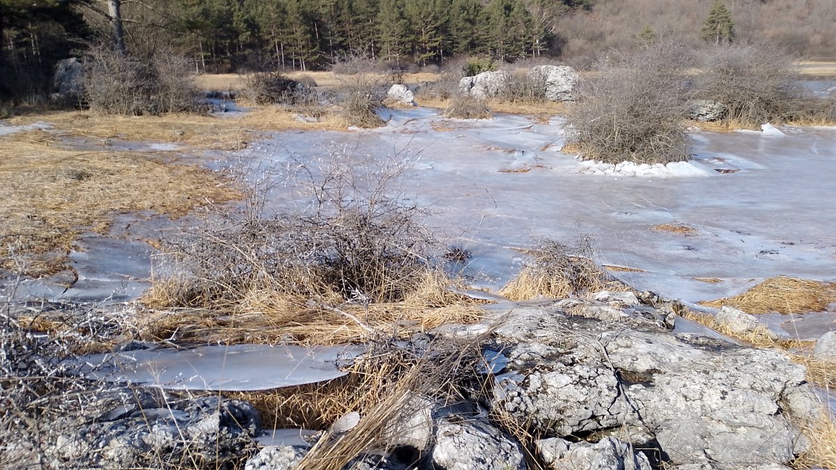We are pretty sure we were the only people in the world who saw this amazing Karst winter lake that day.. We are pretty sure we were the only people in the world who saw this amazing Karst winter lake that day..