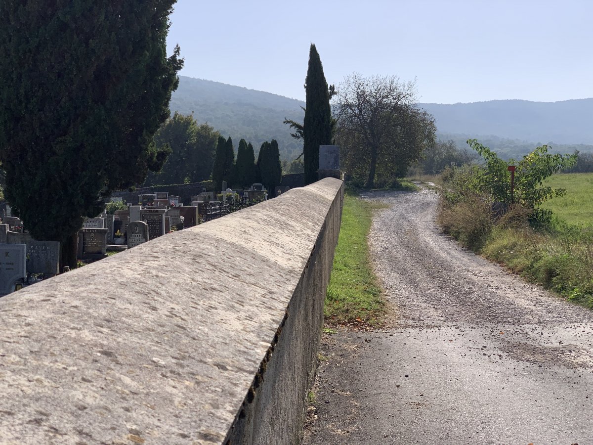 just after the cemetary, turn left and stay on this track to Kokos..