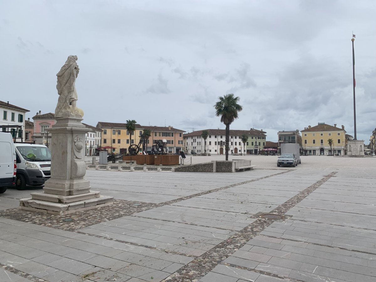 You get a very Italian type experience her ein the centre with grand statues and a big wide open plaza.. You get a very Italian type experience her ein the centre with grand statues and a big wide open plaza..