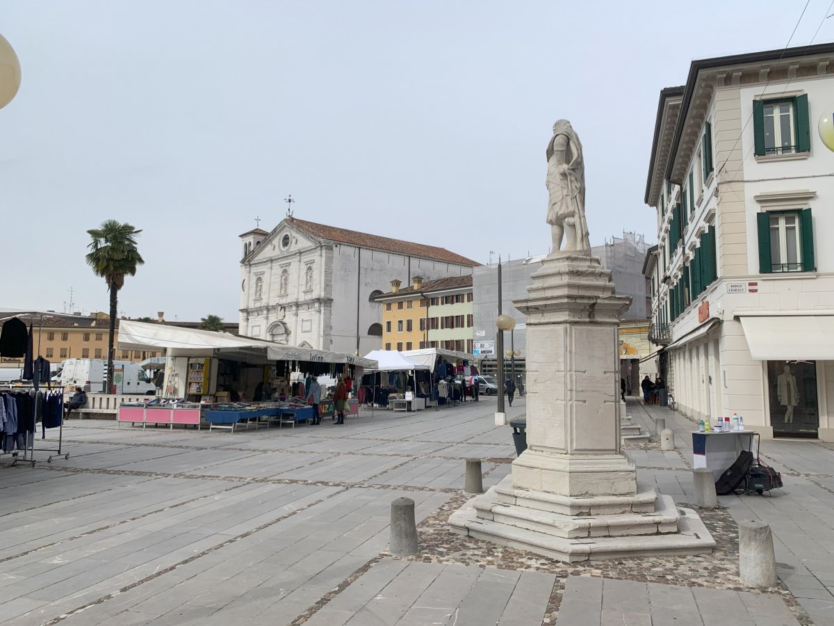 Monday is often market day in Italy.. Monday is often market day in Italy..