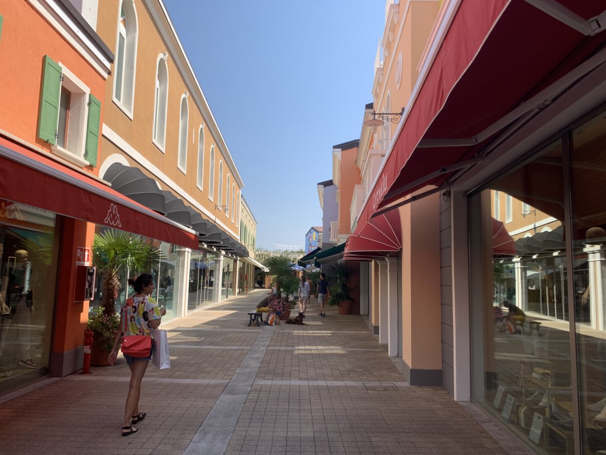 The difference in architecture could not be more different between this modern concrete shopping centre and how the Venetains built Palmanova.. The difference in architecture could not be more different between this modern concrete shopping centre and how the Venetains built Palmanova..