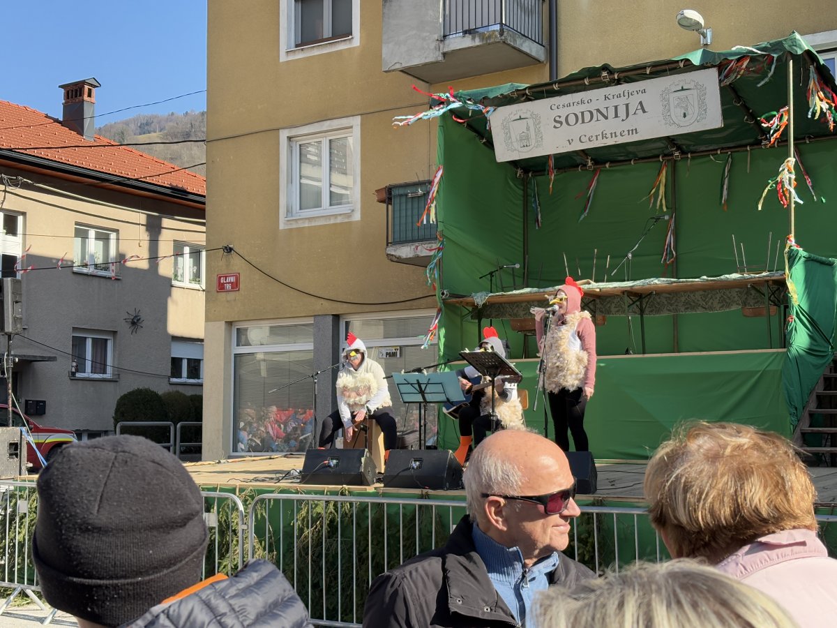 As you might expect, 3 singing Hens play a concert leading up to the Carnival kick off.. As you might expect, 3 singing Hens play a concert leading up to the Carnival kick off..