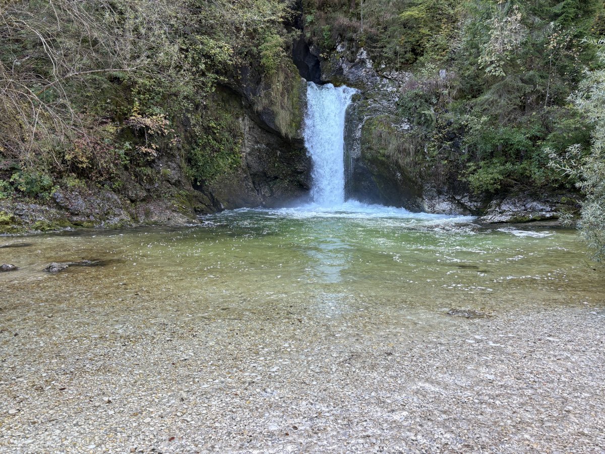 Would definetely fancy dipping the tootsies into this water on a hot day.. Would definetely fancy dipping the tootsies into this water on a hot day..