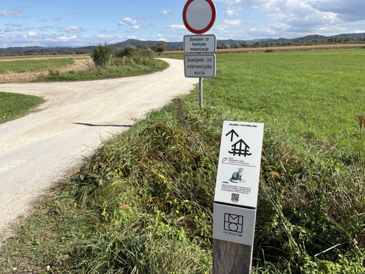 Perfect signage AND you can download the info and read it on your phone if you need to look more at your phone than the lovely nature here.. Perfect signage AND you can download the info and read it on your phone if you need to look more at your phone than the lovely nature here..