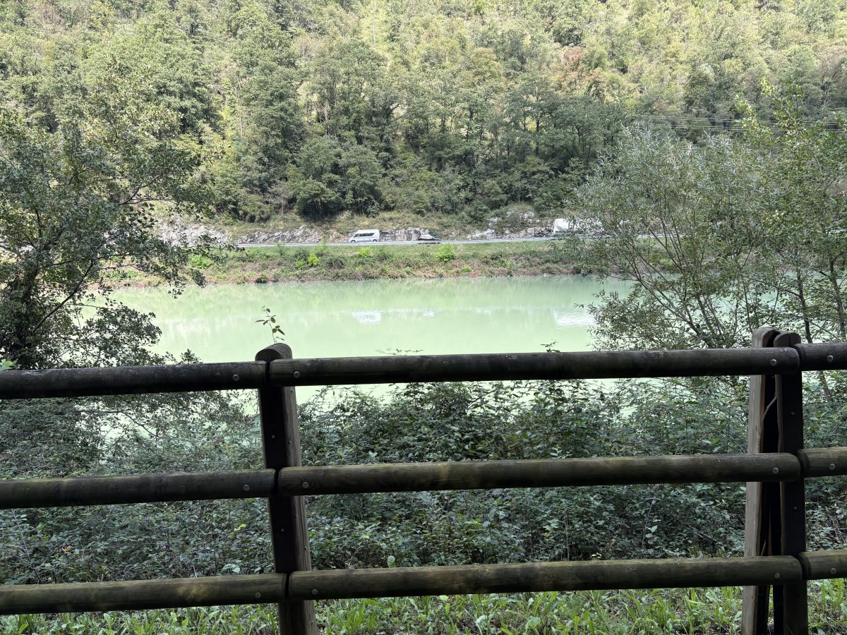 This Bike path is so wonderful for enjoying the Soča river, cos you would never want to cycle over there on that busy main road..