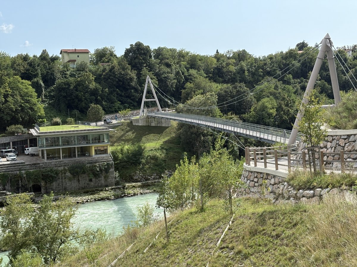 This sparkling new Bike Hike bridge crosses the Soča river at the start or End of this Path..