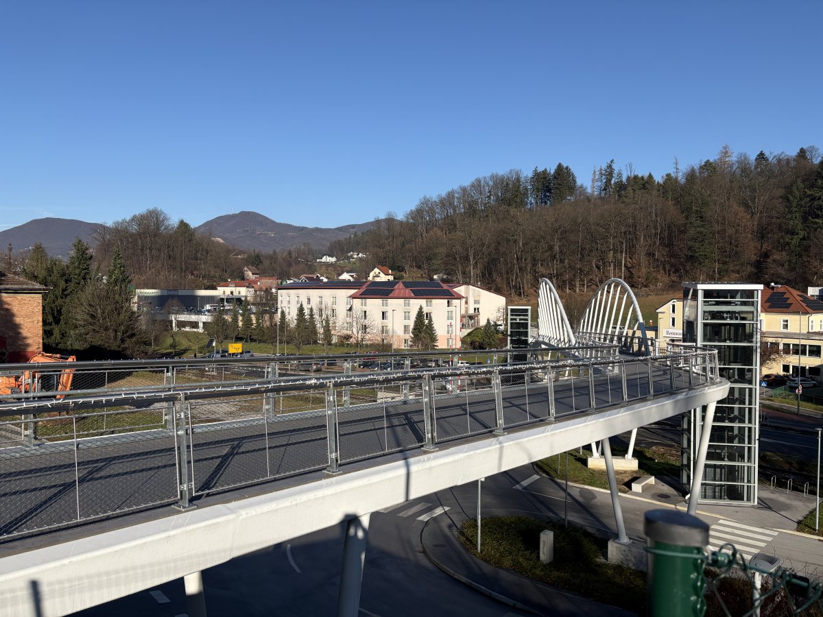 A really modern foot bridge connects the tower with the town..