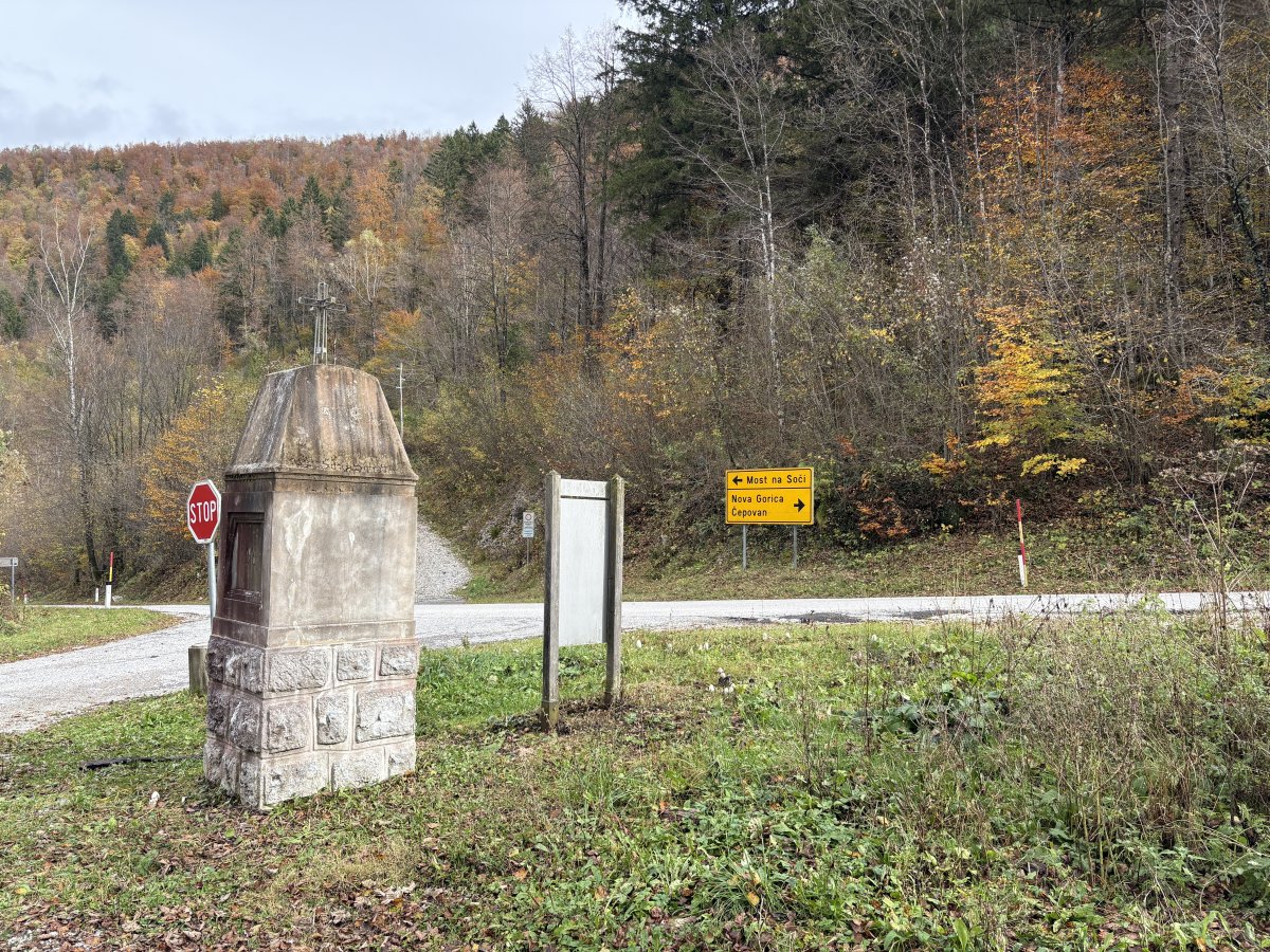 The Boroevic Road between Cepovan and Most na Soci with lots of trees and notta lotta other cars..