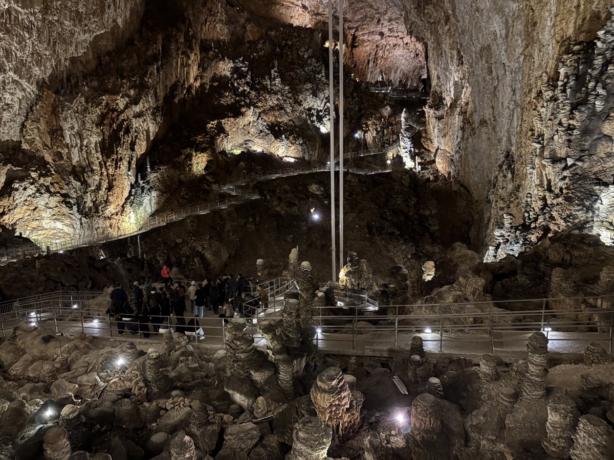The enormous chamber at Grotte Gigante.. The enormous chamber at Grotte Gigante..