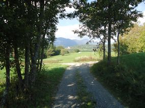 hike to predjama castle