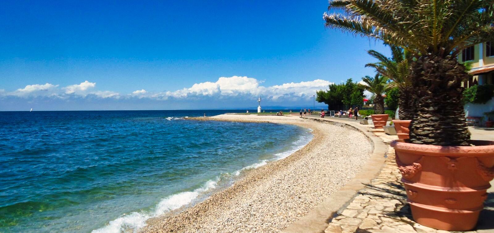 06 - izola_beachfront